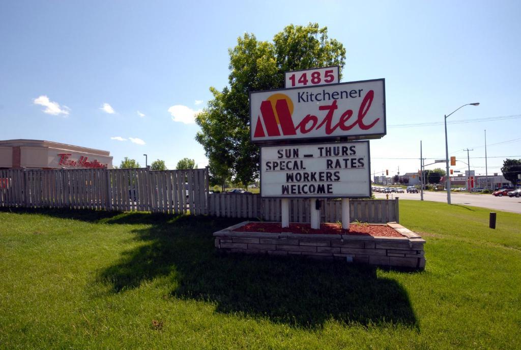 Kitchener Motel Bagian luar foto
