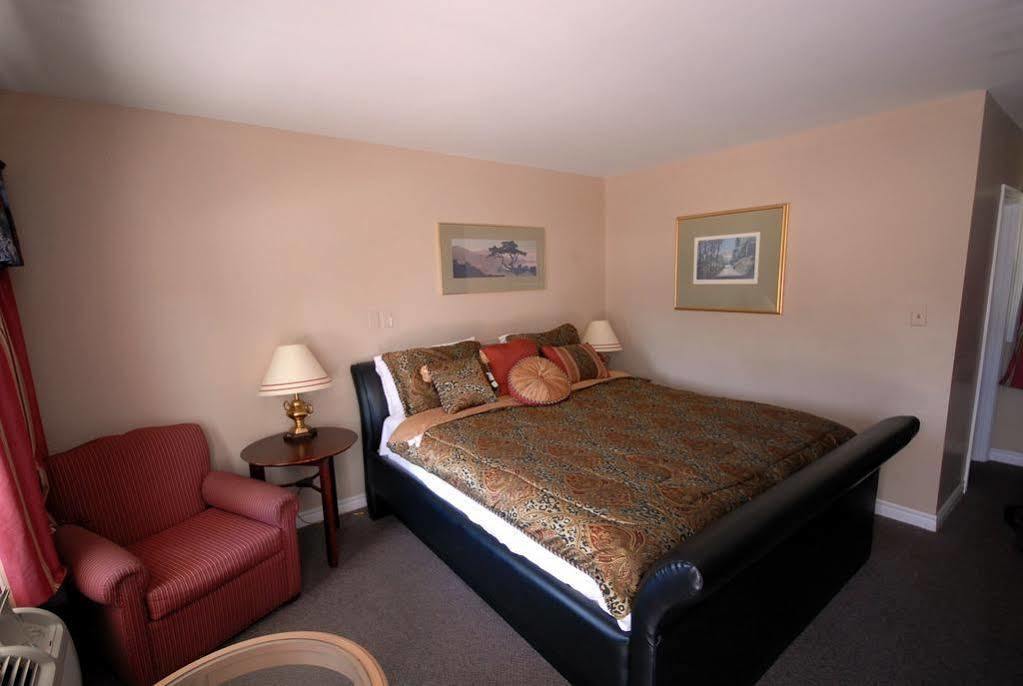 Kitchener Motel Bagian luar foto