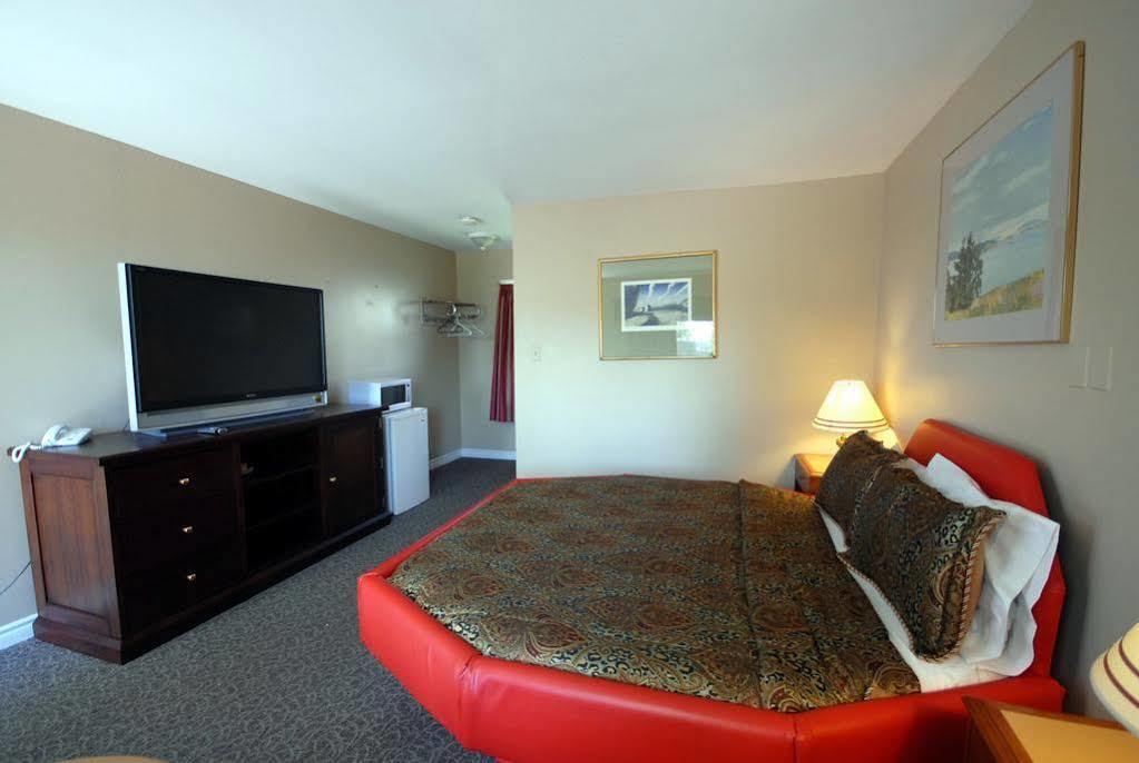 Kitchener Motel Bagian luar foto