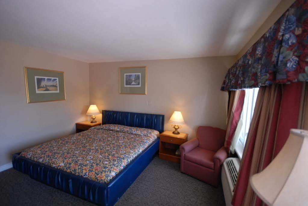 Kitchener Motel Bagian luar foto