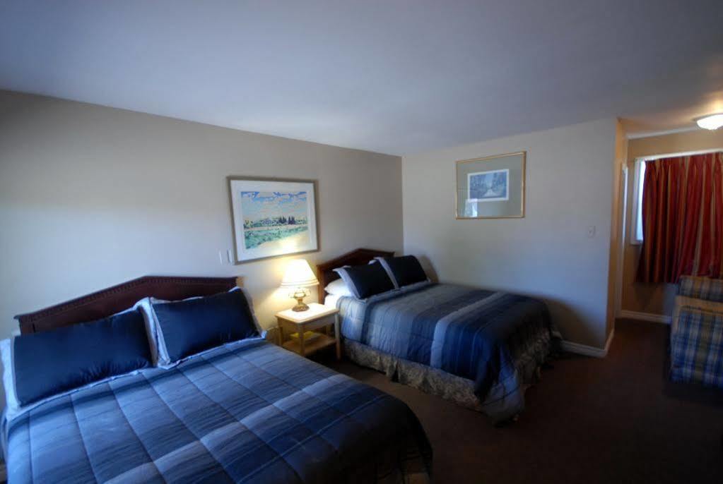 Kitchener Motel Bagian luar foto
